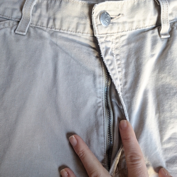 Vintage L2 Levis Cream/Light Tan Shorts size 38 - Picture 11 of 16